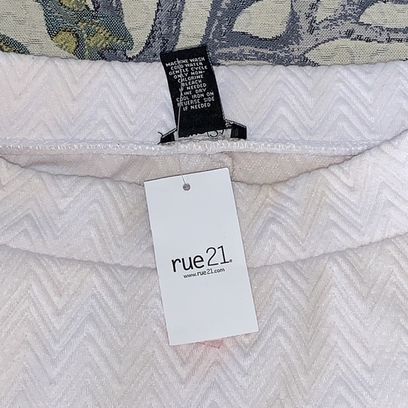 Rue21 Mini Skirt, NWT, Size Large, White - Picture 5 of 7